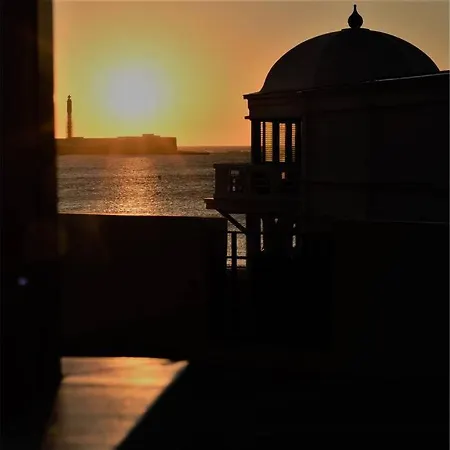 Esencia De Entre La Vina Y El Mercado 加的斯