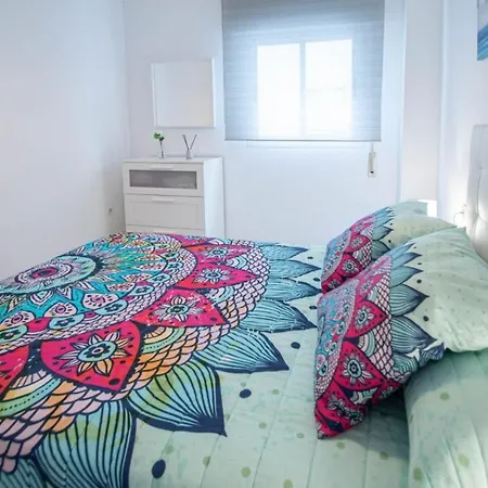 Esencia De Entre La Vina Y El Mercado 加的斯