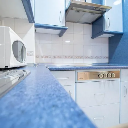 Esencia De Entre La Vina Y El Mercado 加的斯