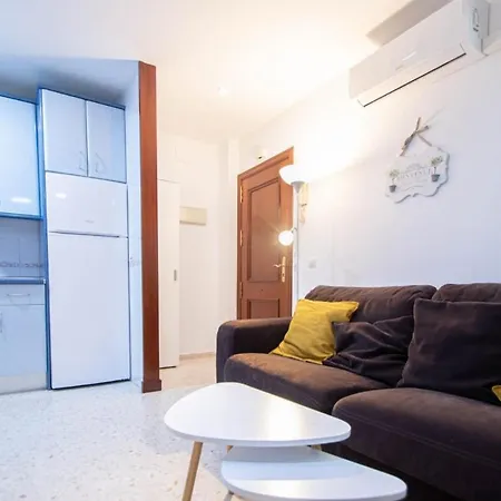 Esencia De Entre La Vina Y El Mercado * カディス