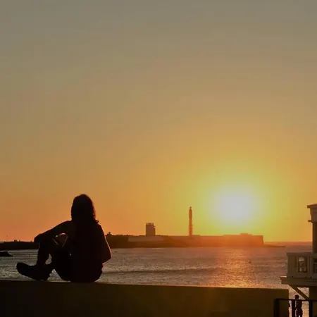 Esencia De Entre La Vina Y El Mercado Cadiz