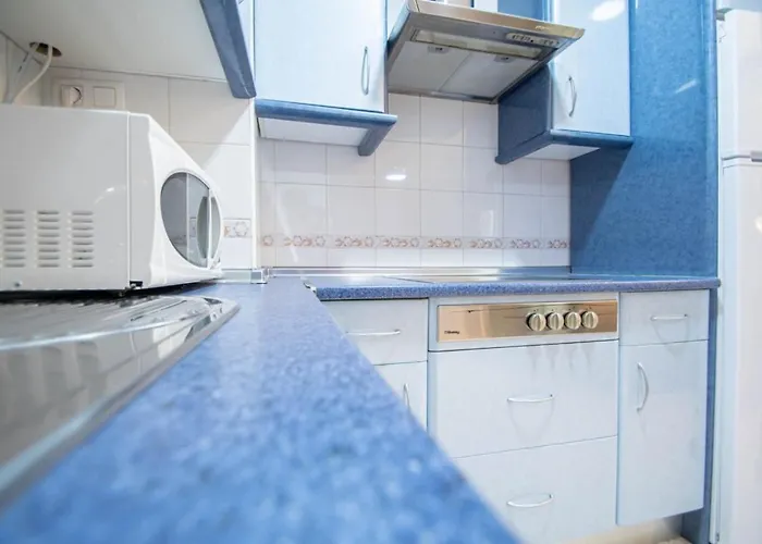 Esencia De Entre La Vina Y El Mercado Кадис